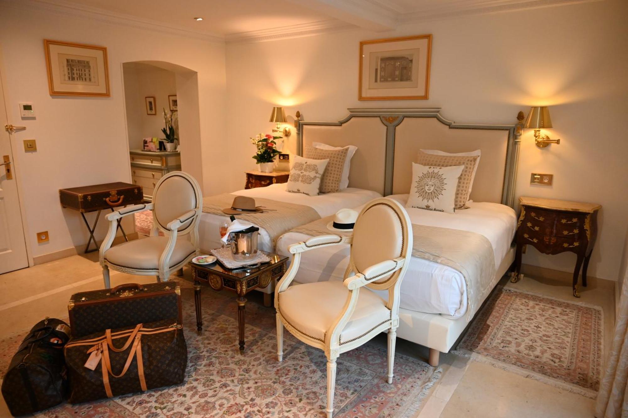 Hotel La Villa Eugene เอแปร์เน ภายนอก รูปภาพ