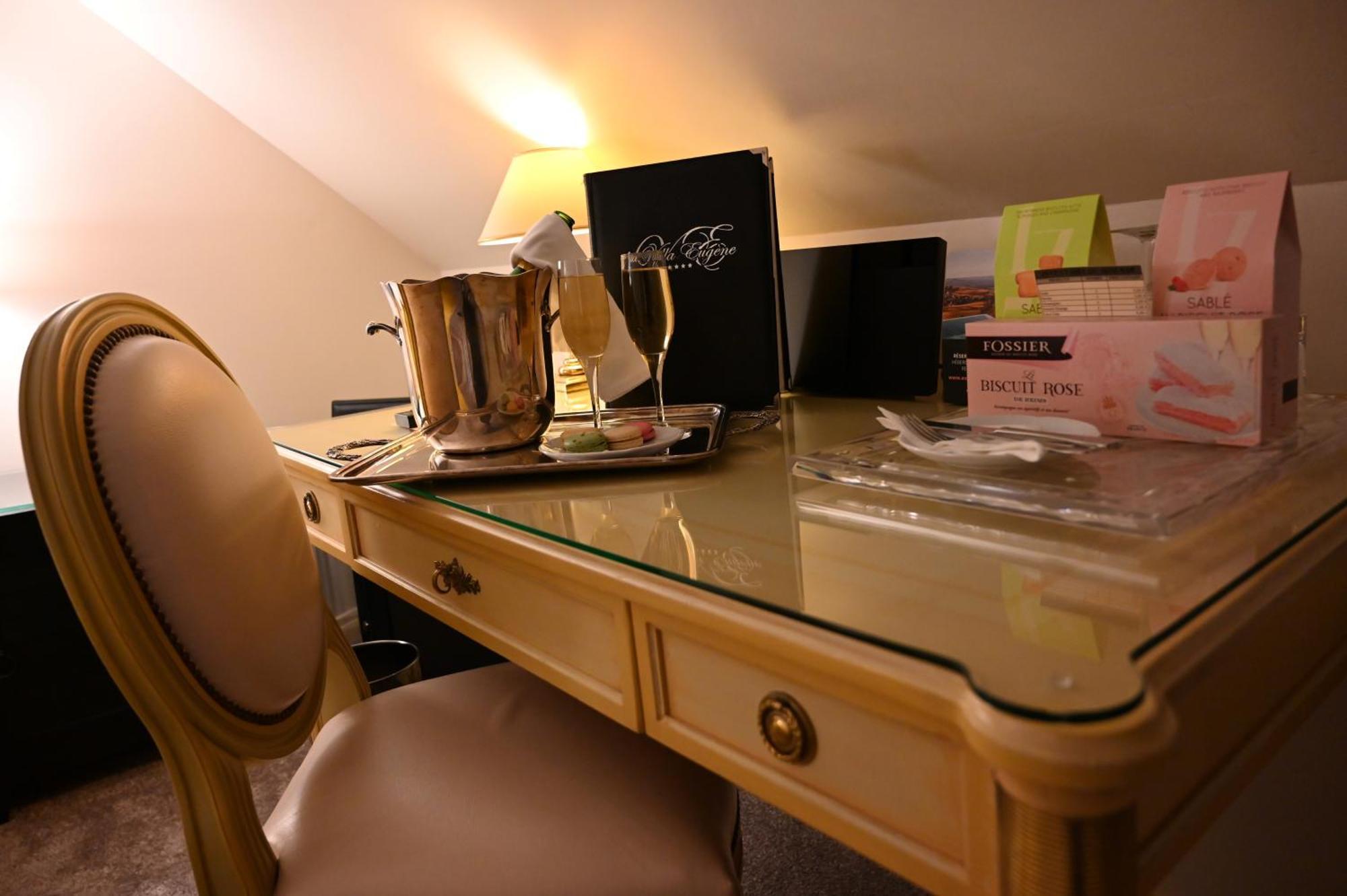 Hotel La Villa Eugene เอแปร์เน ภายนอก รูปภาพ