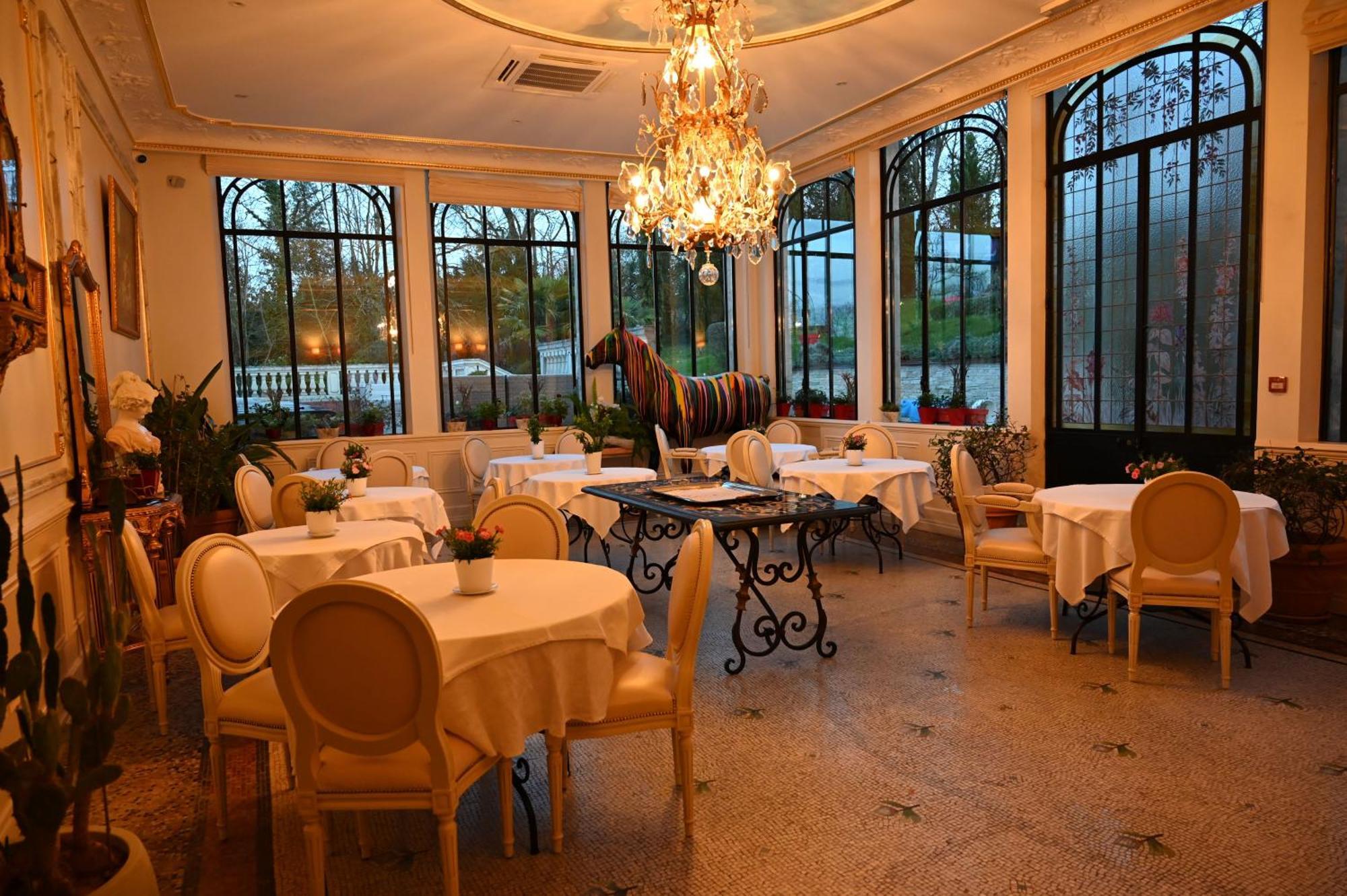 Hotel La Villa Eugene เอแปร์เน ภายนอก รูปภาพ