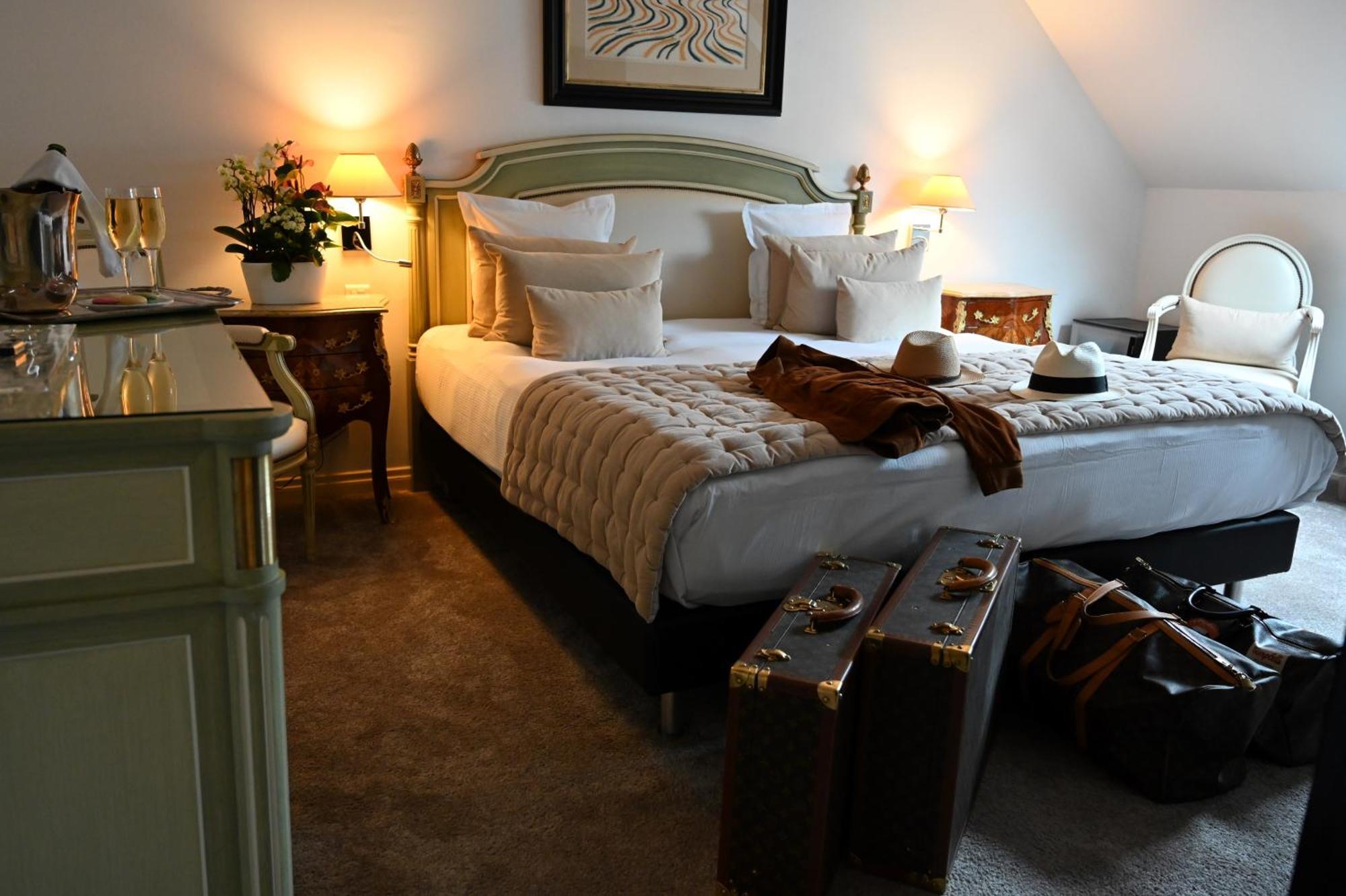 Hotel La Villa Eugene เอแปร์เน ภายนอก รูปภาพ