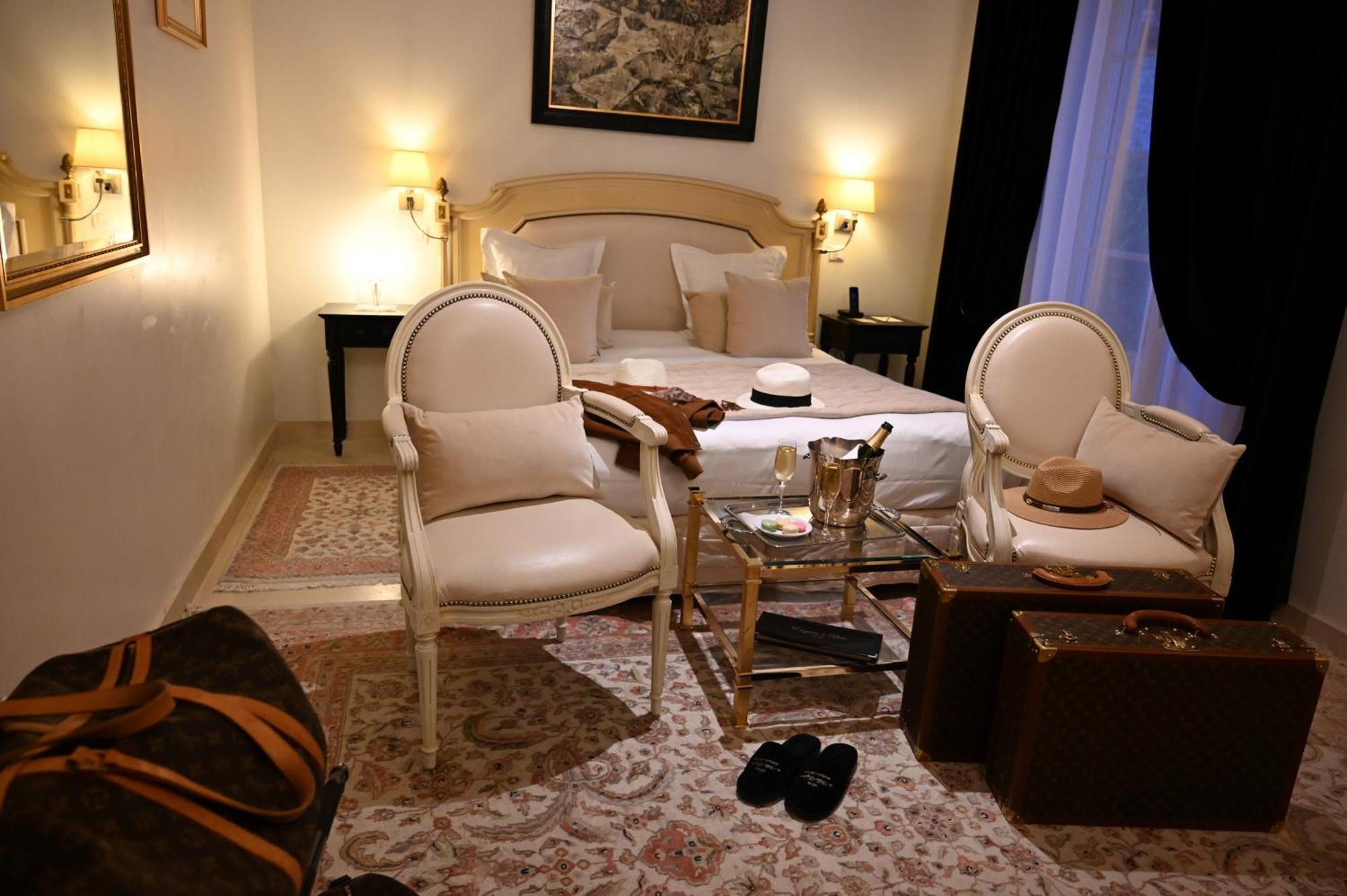 Hotel La Villa Eugene เอแปร์เน ภายนอก รูปภาพ